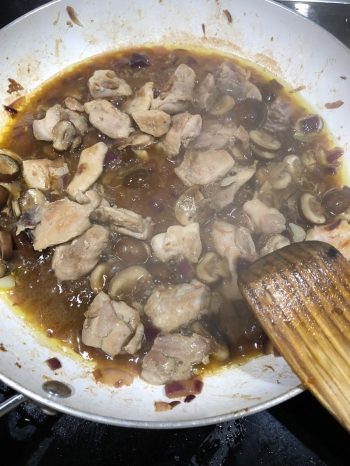 chicken-mushroom-recipe-in-pan